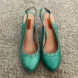 Brand new Miz Mooz green pin up wedge platforms